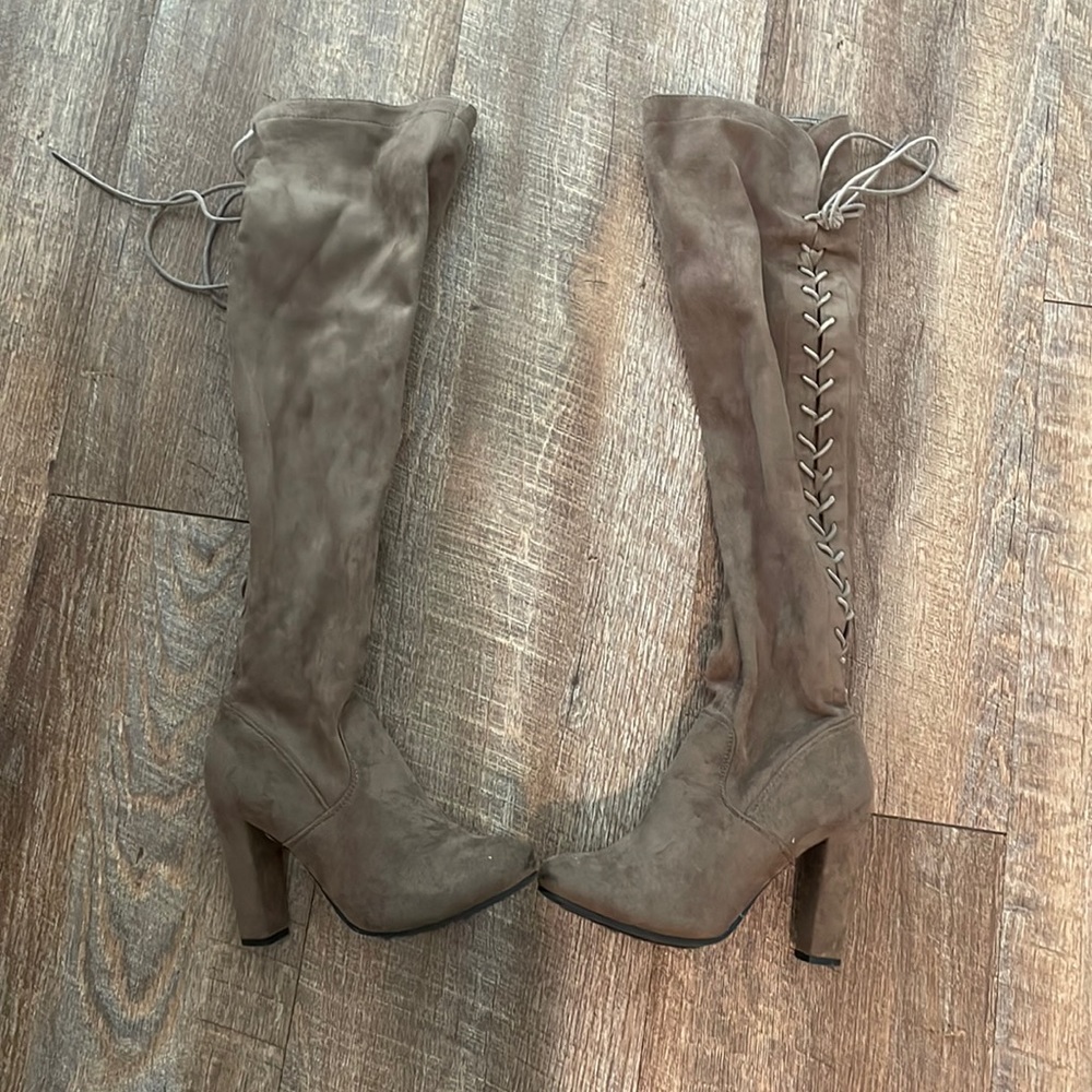 Knew high boots
